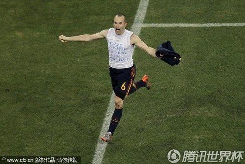 图文:荷兰0-1西班牙 伊涅斯塔庆祝进球