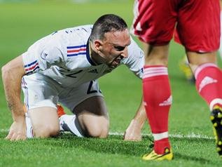 中国热身爆冷击败法国邓卓翔任意球破门取胜