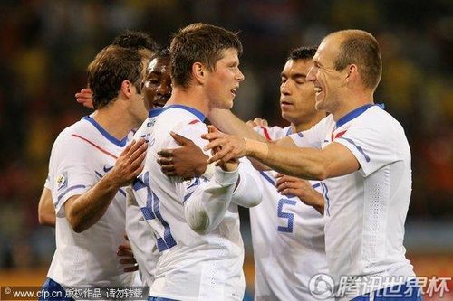 图文:喀麦隆1-2荷兰 罗本上场即发挥作用_世界