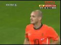 进球视频：荷兰快发任意球 斯内德穿裆破门