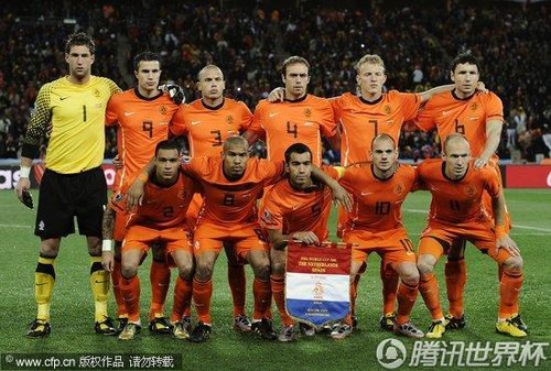 图文:荷兰VS西班牙 荷兰队先发11人_2010南非