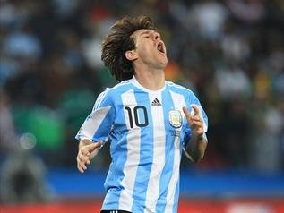 梅西或将戴阿根廷队长袖标 比赛场上期待验证