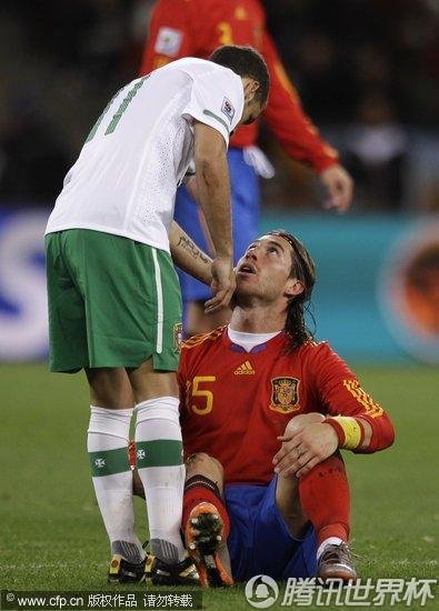 图文:西班牙1-0葡萄牙 拉莫斯不满对手_2010南