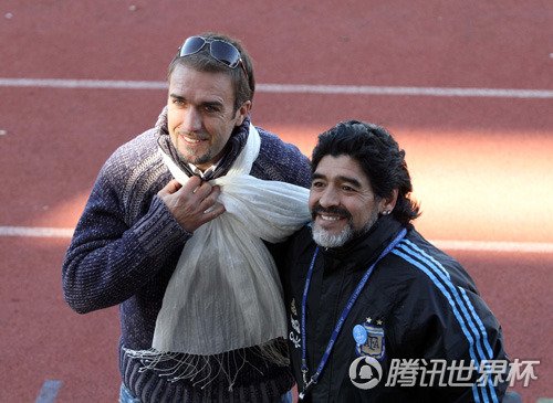 巴蒂斯图塔探班马拉多纳 两代传奇喜相逢(图)_