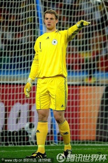 图文:德国0-1西班牙 诺伊尔指挥队友_世界杯图