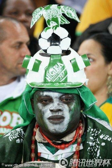 图文:尼日利亚VS韩国 尼日利亚球迷彩绘_201