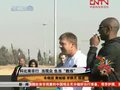 视频：科比南非大展歌喉 点出心中足坛第一人