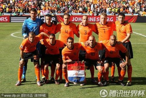 图文:荷兰VS丹麦 荷兰队首发合影_2010南非世界杯