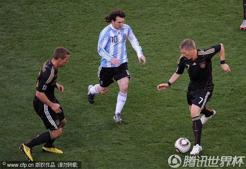 图文:阿根廷0-4德国 梅西参与防守_B组新闻