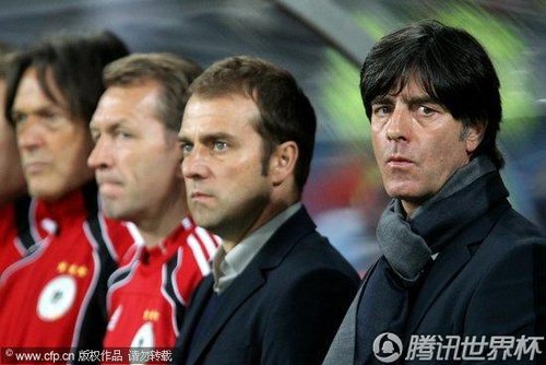 图文:德国3-2乌拉圭 德国队教练组_2010南非世