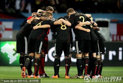 图文:德国3-2乌拉圭 德国球员团结一心_世界杯
