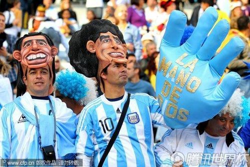 图文:阿根廷VS德国 球迷呐喊助威(1)