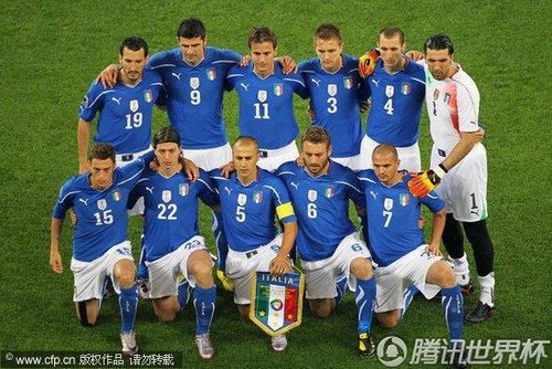 图文:意大利vs巴拉圭+意大利队合影
