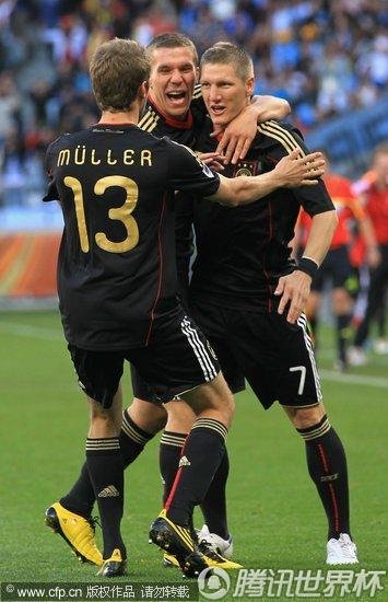 图文:阿根廷0-4德国 穆勒像小猪报喜_B组新闻