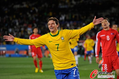 图文:巴西VS朝鲜 埃拉诺进球庆祝_2010南非世界杯