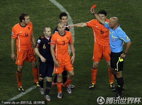 图文:荷兰0-1西班牙 海廷加吃红牌_世界杯图片_大成网_腾讯网