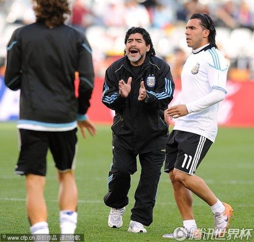 图文:阿根廷VS德国 球迷呐喊助威(18)