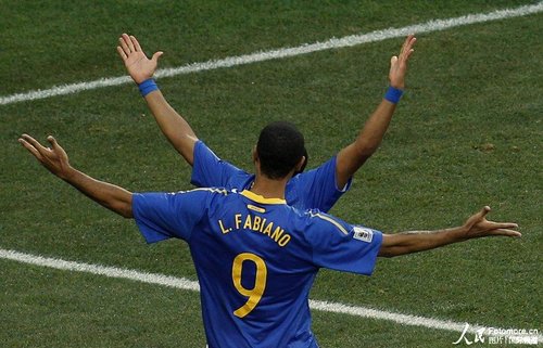 文:荷兰VS巴西 法比亚诺演绎千手观音_2010南非世界杯