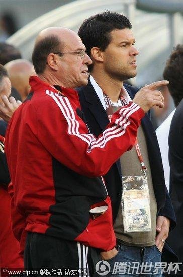 图文:阿根廷VS德国 球迷呐喊助威(17)