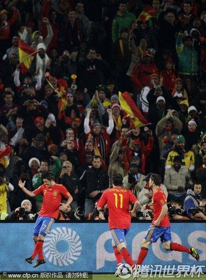 图文:西班牙VS洪都拉斯 比利亚庆祝进球_201
