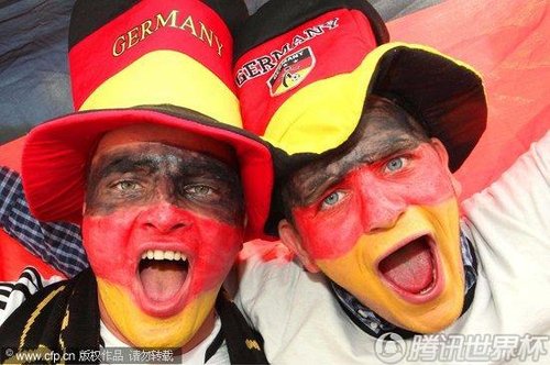 图文:德国球迷看转播 气氛火热不输南非(1)_20