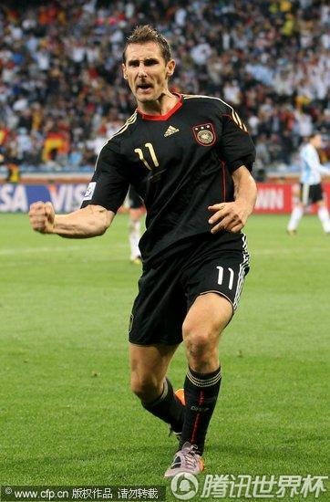 图文:阿根廷0-4德国 克洛泽庆祝