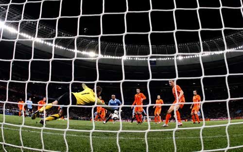 图文：乌拉圭2-3荷兰 佩雷拉劲射破门