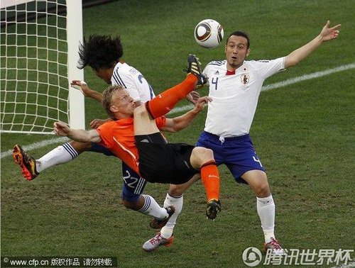 图文:荷兰vs日本 库伊特倒勾射门_世界杯图片