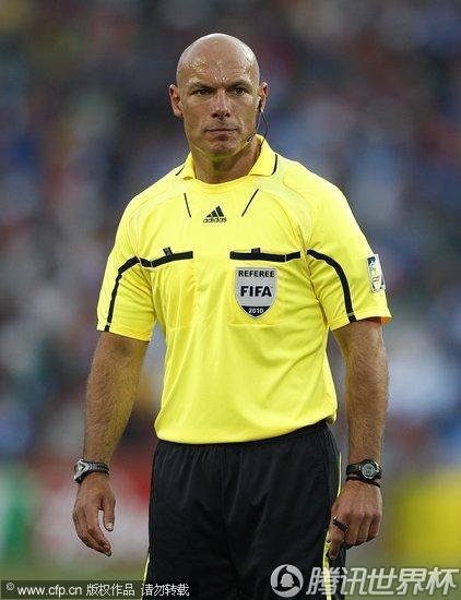 图文:斯洛伐克vs意大利 主裁判韦伯