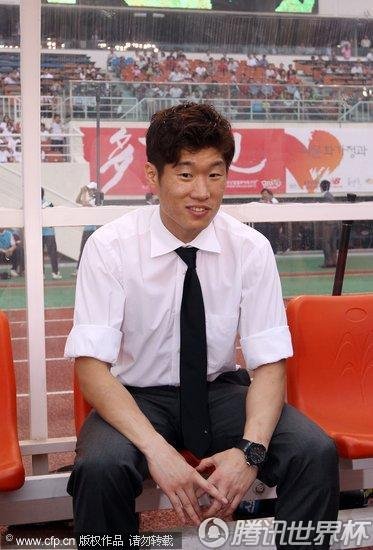 图文:韩明星联队踢慈善赛 朴智星当教练(23)_世