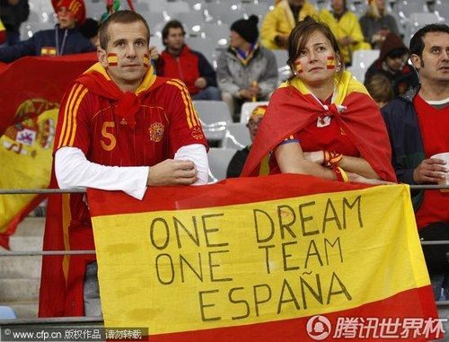图文:西班牙vs葡萄牙 西班牙等待进球_世界杯图