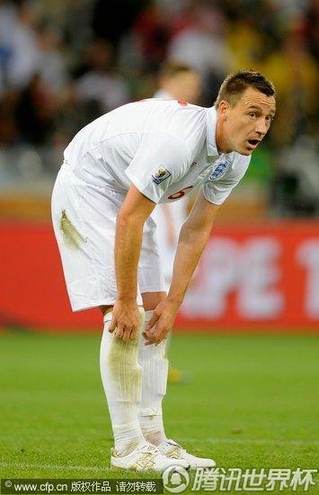 图文:英格兰VS阿尔及利亚 特里整理球袜_世界杯图片_大成网_腾讯网