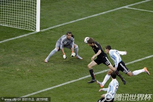 图文:阿根廷VS德国 穆勒进球回放(4)_2010南非
