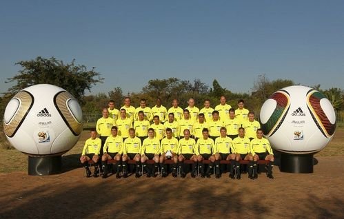 亚洲裁判闪耀世界杯 掏牌帝场均8次出手_20