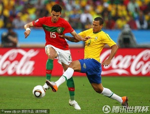 图文:葡萄牙vs巴西 法比亚诺积极回抢_世界杯图