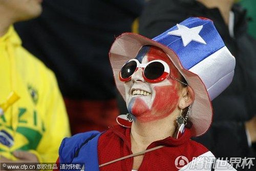 图文:巴西vs智利 智利球迷特色彩绘_2010南非