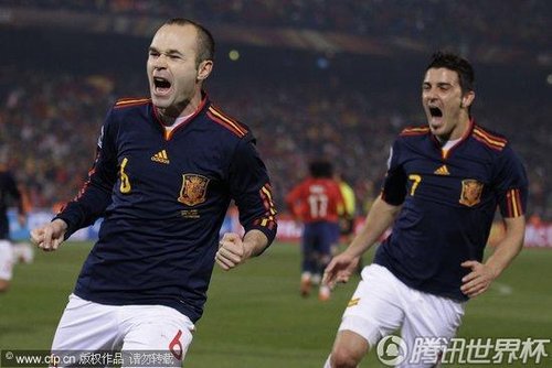 图文:智利VS西班牙 伊涅斯塔振臂高呼_2010南