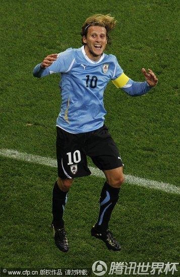 图文:乌拉圭VS荷兰 进球者得意忘形_世界杯图片