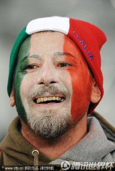 图文:意大利1-1巴拉圭 球迷彩绘脸谱_2010南非