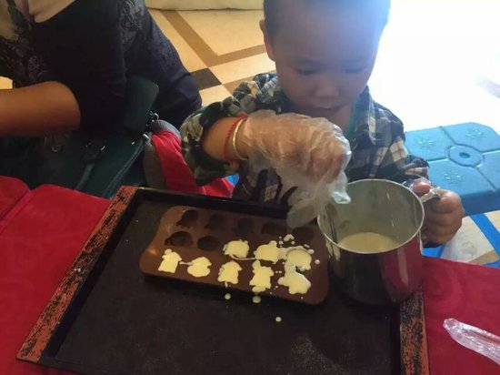 白金湾携手爱陪烘甜品节 同享幸福滋味