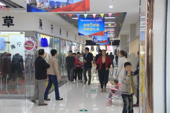 芜湖南翔万商皮草羽绒新品 抢购热潮势不可挡