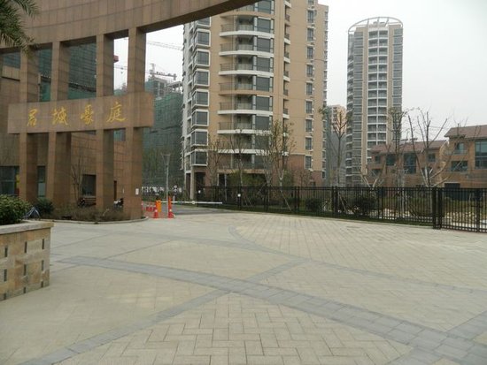 君域豪庭 在售60-130平户型,均价5000元\/平