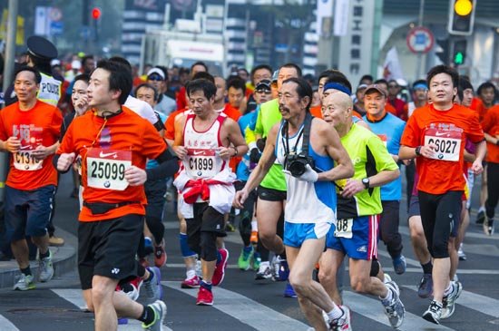 人在画中跑 2015无锡国际马拉松赛开跑_频道