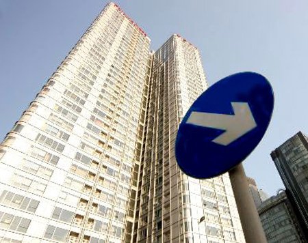 多地楼市量价齐跌 房地产市场步入最具争议时