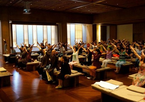 灵山小镇:在灵山精舍听寂静法师的“幸福禅”