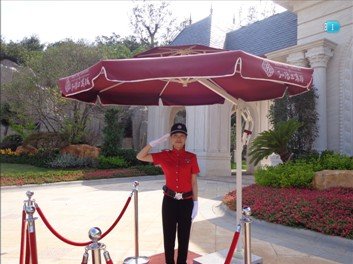 弘阳三万顷物业服务新亮点---女保安