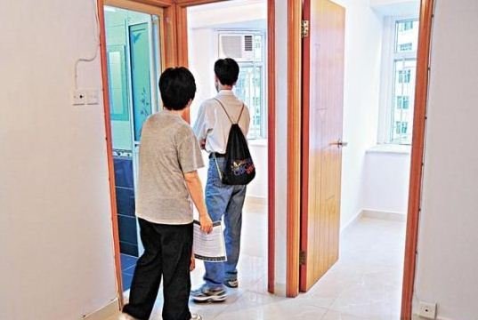楼价太高内地学生增多 香港凶宅成为投资热点