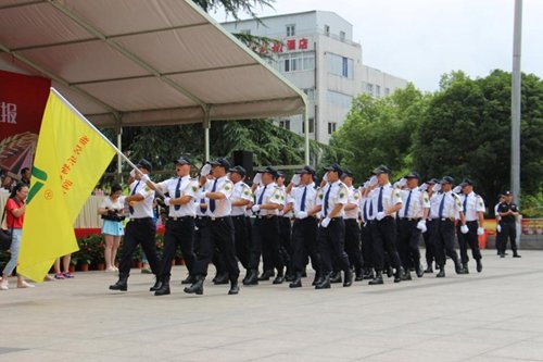 雅居乐物业大阅兵 江淮区安管团队冒雨大比武