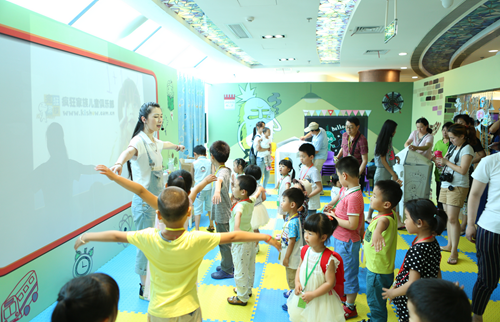 万达学堂 上演五彩缤纷的创意美学
