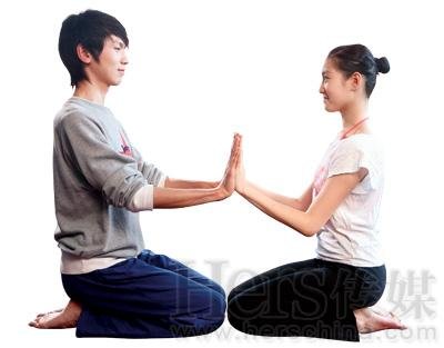 情侣瑜伽 比翼双飞提升你的幸福感(组图)_女性